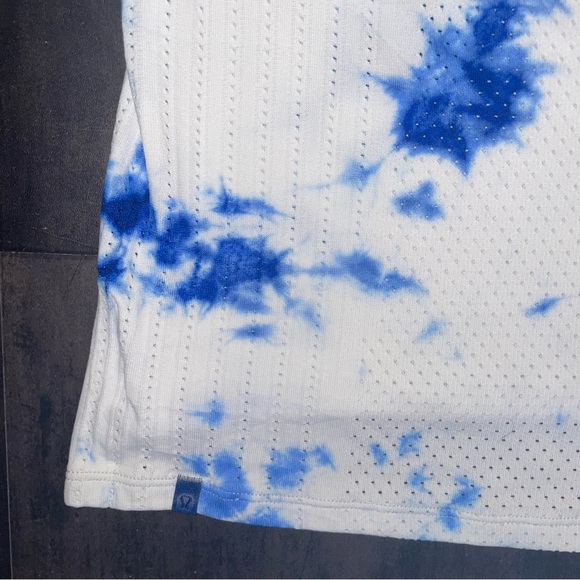 Lululemon Train to Be Tank Top Shibori Blue / White Tie Dye 2 - Picture 7 of 8